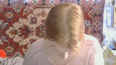 Elis online show from March 25, 12:19 pm