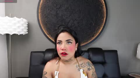 Vaiolette online show from June 1, 11:01 am