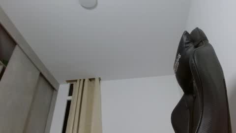 hanna    online show from April 9, 4:37 am