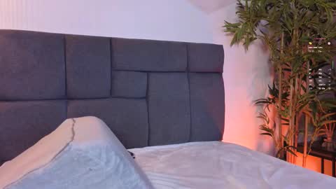 Laura online show from March 14, 2:51 pm