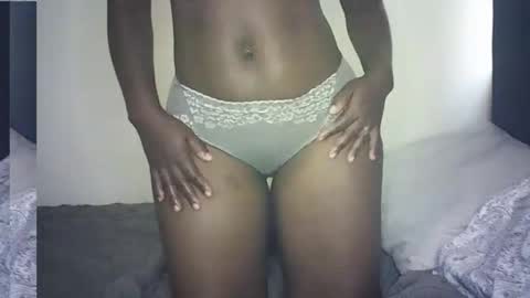 missbutty online show from April 15, 6:47 am