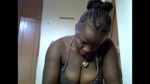 misscandy352_ online show from May 19, 5:53 pm