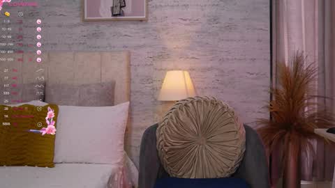 D A N A online show from March 15, 8:44 pm