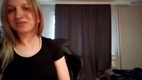 misskateee online show from May 16, 11:31 am
