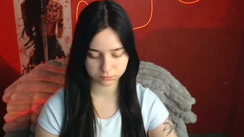 Mia online show from April 20, 11:46 am