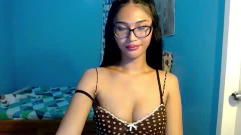 missminervaa online show from May 10, 5:59 pm