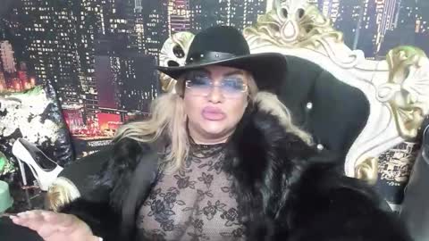 QueenT online show from November 18, 12:11 am