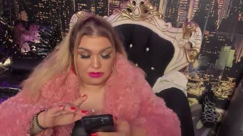 QueenT online show from November 30, 12:04 am