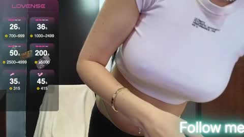 Olivia FOLLOW ME TO GET   Thumb UP me please its important   online show from June 4, 7:35 am