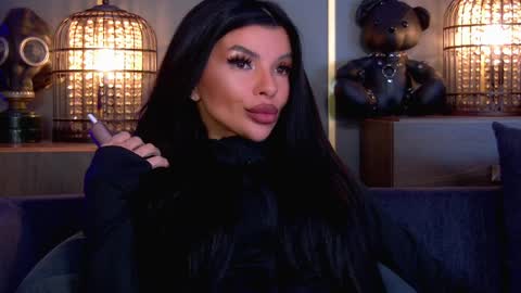 Elenia online show from March 30, 1:00 pm