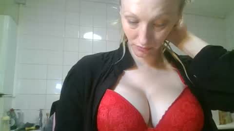 mistressmilly32 online show from June 28, 10:16 pm