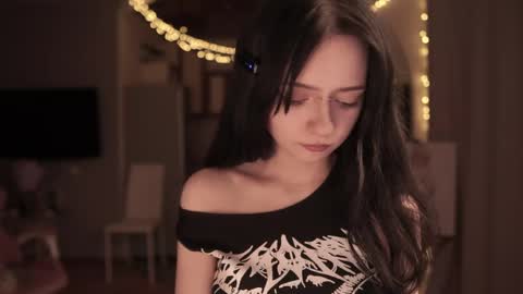 Yuka online show from April 20, 8:01 pm