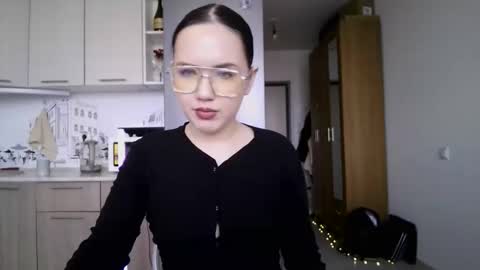 molly online show from May 25, 10:03 am