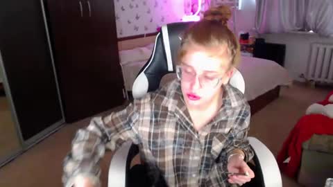 Molly Prvt is open online show from April 30, 4:07 am