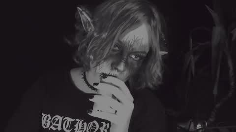 Molly Crow online show from May 4, 12:58 am