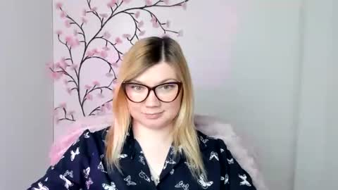 Molly online show from April 15, 11:33 am