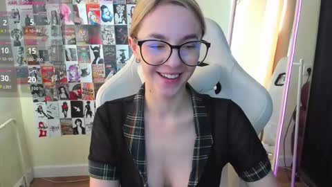 Molly online show from September 19, 1:37 am