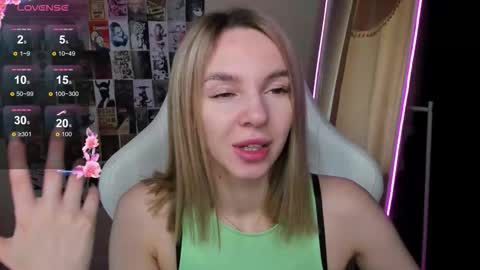 Molly online show from November 8, 8:30 am