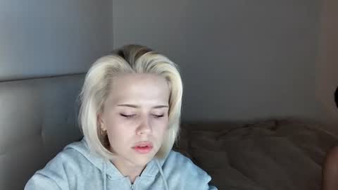 mollyforthenose online show from August 1, 10:34 pm
