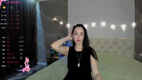monica_weisss online show from December 19, 9:51 pm