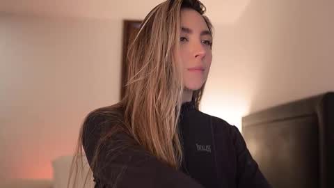 Sophie  online show from February 5, 7:28 pm