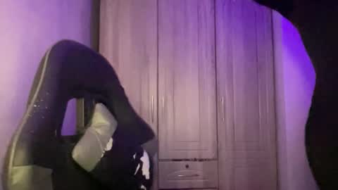 UR GIRL NEXTDOOR online show from May 22, 8:45 am