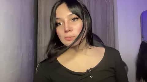 UR GIRL NEXTDOOR online show from May 19, 10:11 am