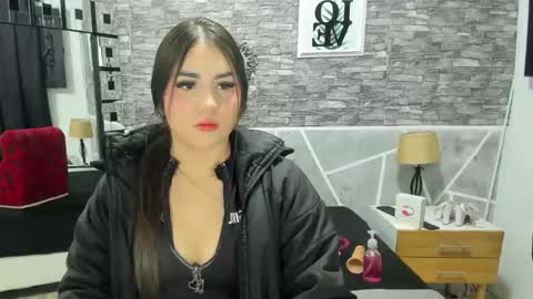 naahomi online show from December 16, 11:12 am