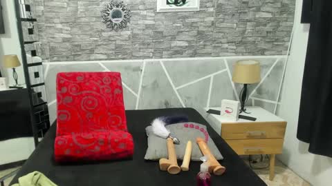 naahomi online show from December 27, 4:44 pm