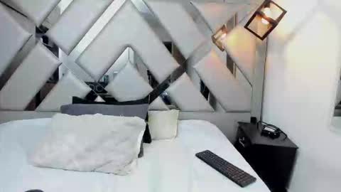 Nahomi  online show from March 17, 9:41 pm