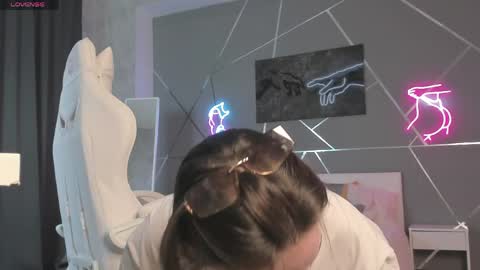 naomi_reiss online show from April 11, 1:33 am