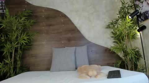 naomi_rex online show from April 6, 7:26 pm