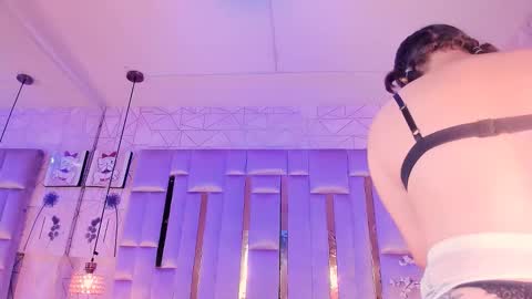     online show from March 22, 8:20 am