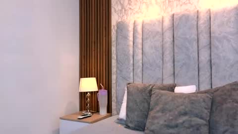 Naomy Smith online show from April 16, 11:10 am