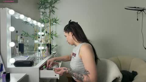 NATTY FIERROS online show from April 14, 9:26 pm