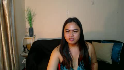 natural_petit69 online show from April 22, 12:02 pm