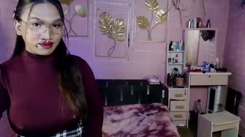 naughty_lorien143 online show from March 25, 11:24 am