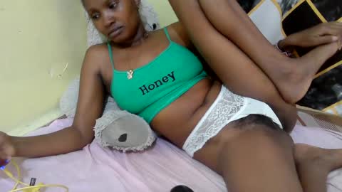 naughtyqueen online show from June 13, 8:12 am