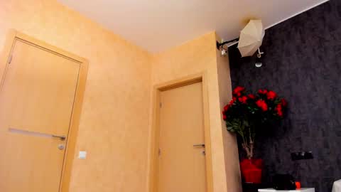 Eliza online show from March 17, 6:56 pm