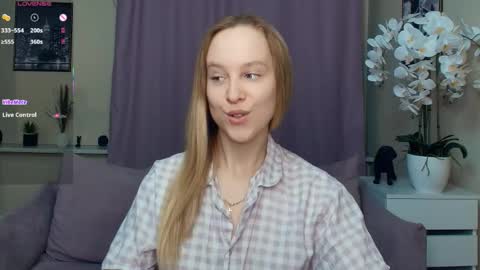 Nicoletta online show from March 15, 6:54 pm