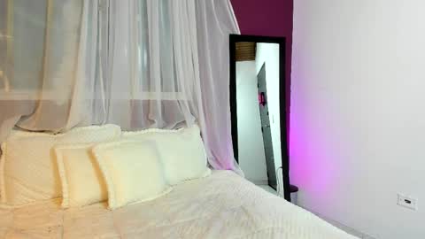 nicole_brown1126 online show from March 16, 3:09 am