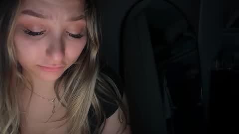 nicolelovesyou444 online show from April 10, 9:37 am