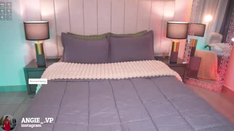 nicoleth18 online show from March 4, 11:28 am