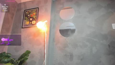 nicolle_evanss_ online show from April 11, 7:45 am