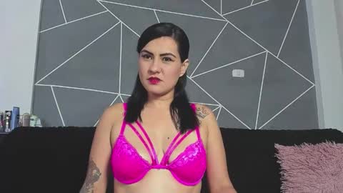 nicolle gomes online show from March 16, 1:08 am