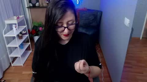 Nicolle  online show from August 2, 12:19 pm