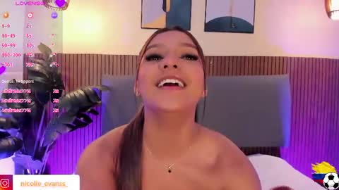 NICOLLE EVANS online show from June 22, 12:02 pm