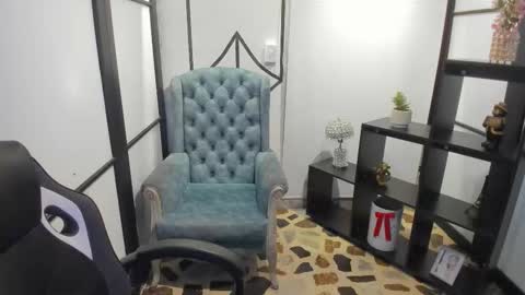 NicolRoss online show from December 19, 9:40 pm