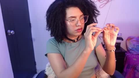 Nicole    GTM-5 1100 pm - 700 am online show from January 29, 6:43 am