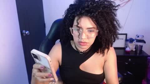 Nicole    GTM-5 1100 pm - 700 am online show from January 27, 6:52 am